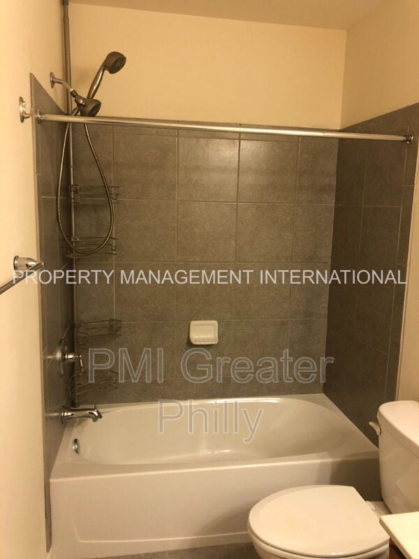 Building Photo - 106 Mercer Ct