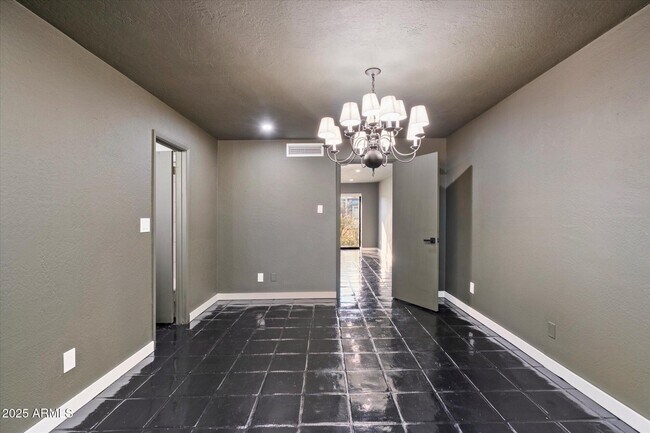 Building Photo - 1018 E Osborn Rd