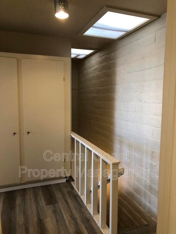Building Photo - 451 Dela Vina Ave