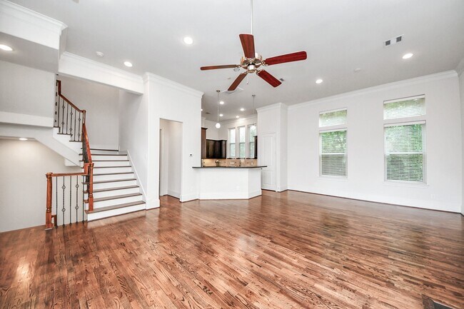 Building Photo - 8926 Lakeshore Bend Dr