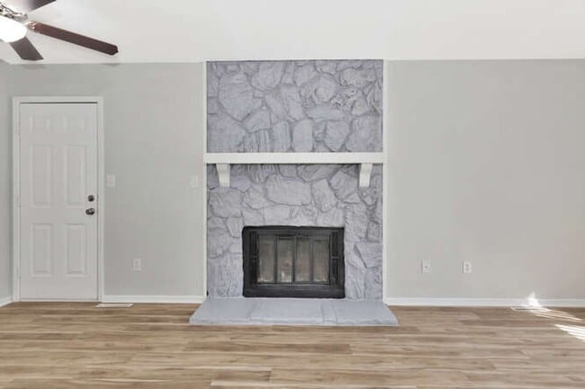 Building Photo - 2025-2027 N. Rosewood Ct.