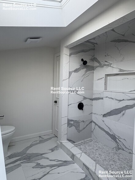 Building Photo - 52 Cotting St