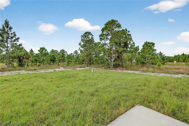 Building Photo - 1108 Eauclaire St E