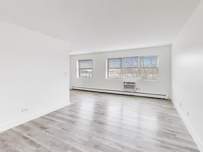 Building Photo - 7250 N Western Ave