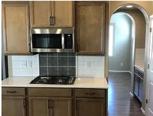 Building Photo - Living by the Lake! 3 bed, 2.5 bath, 3 car!!