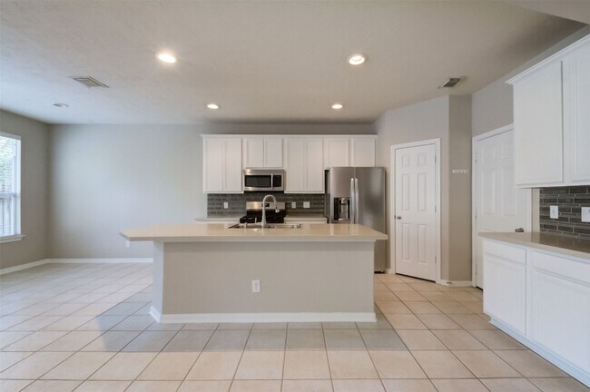 Building Photo - 115 W Burberry Cir