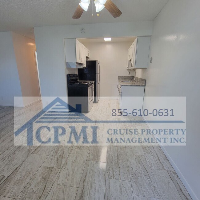 Interior Photo - 2220 Hayes St