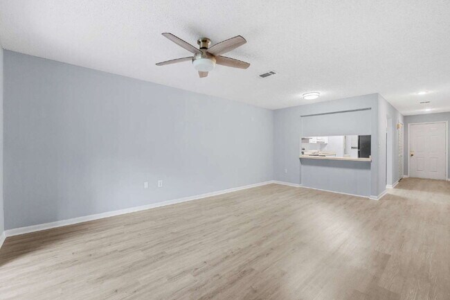 Building Photo - Freshly Updated 2BR Condo with Private Balcony, Community Pool, & In-Unit Laundry