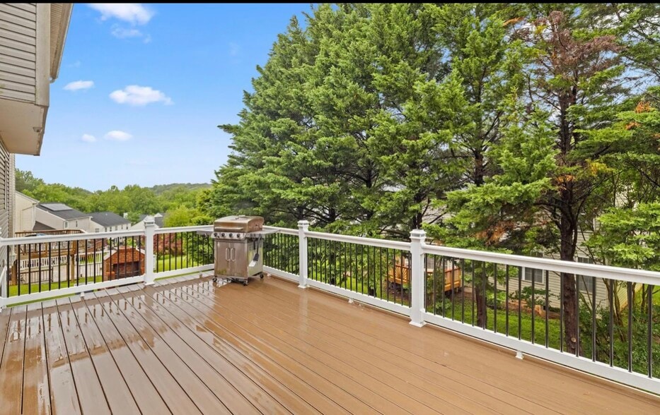 Building Photo - 5714 Silk Tree Dr