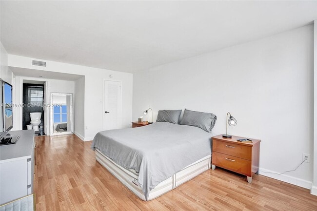 Building Photo - 18021 Biscayne Blvd