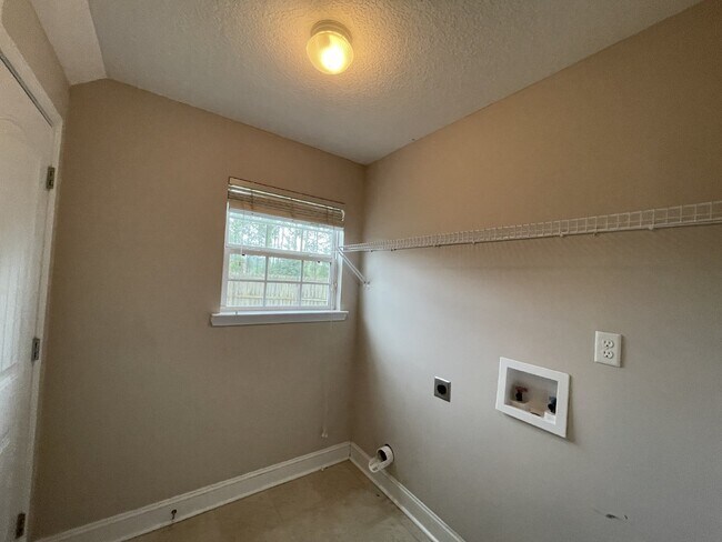 Building Photo - House for Rent