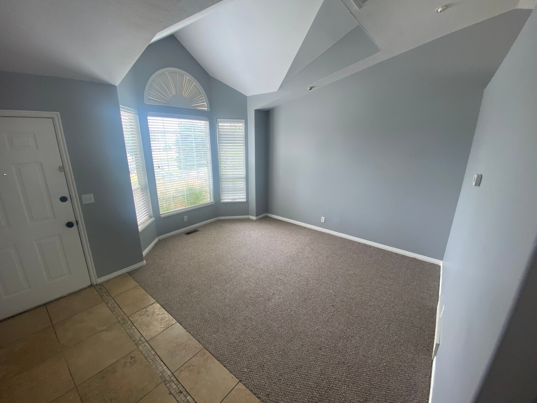 Building Photo - 987 E Blue Heron Way