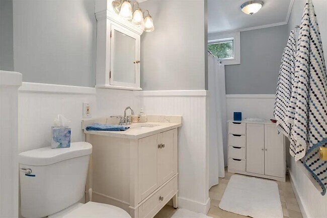 Building Photo - 401 Cabot St