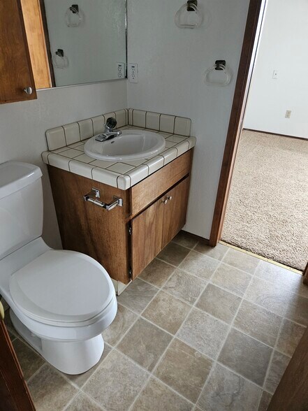 Building Photo - 131 Knoll St