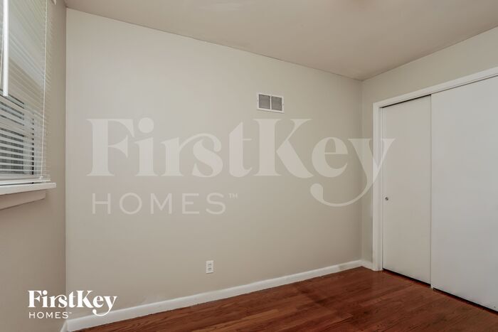 Building Photo - 1355 Del Rey Dr