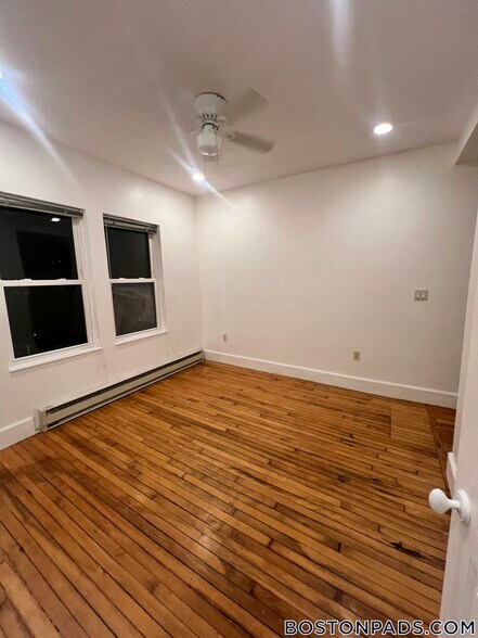 Building Photo - 1 Centre St Ter