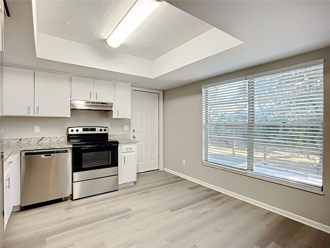 Building Photo - 632 Ephrata Dr