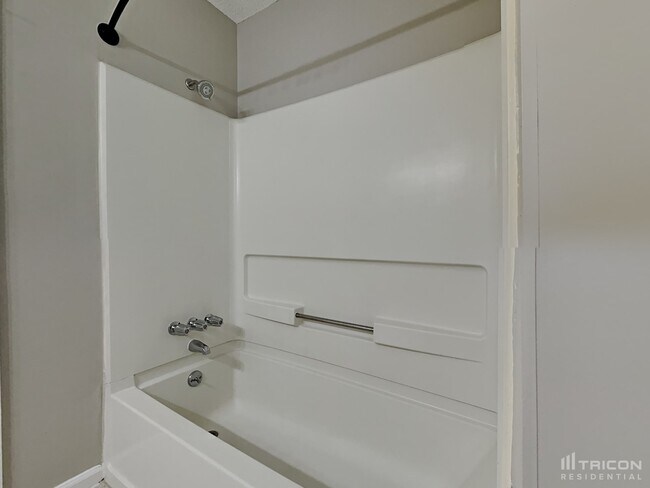 Building Photo - 105 Thornby Rd