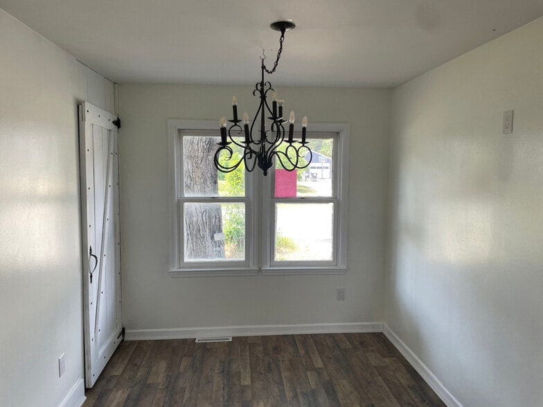 Building Photo - 1127 Fort Hunter Rd