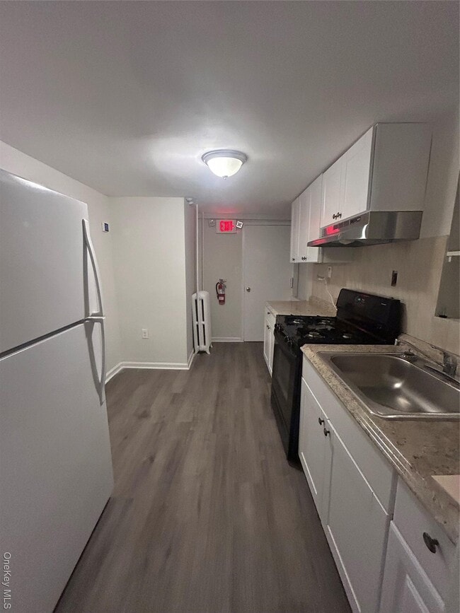 Building Photo - 144 Waverly St