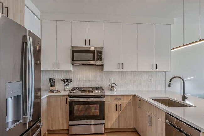 Building Photo - 365 Terhune Rd