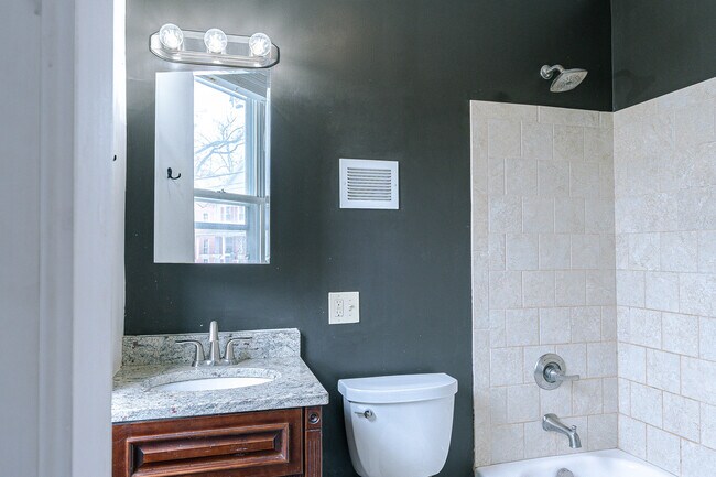 Building Photo - 41 Potter St