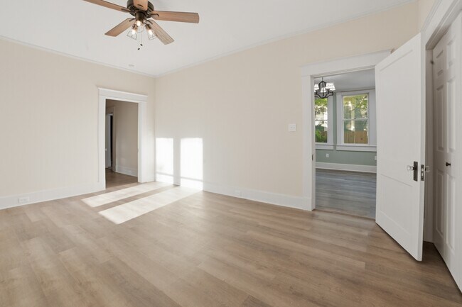 Building Photo - 415 Boulevard St