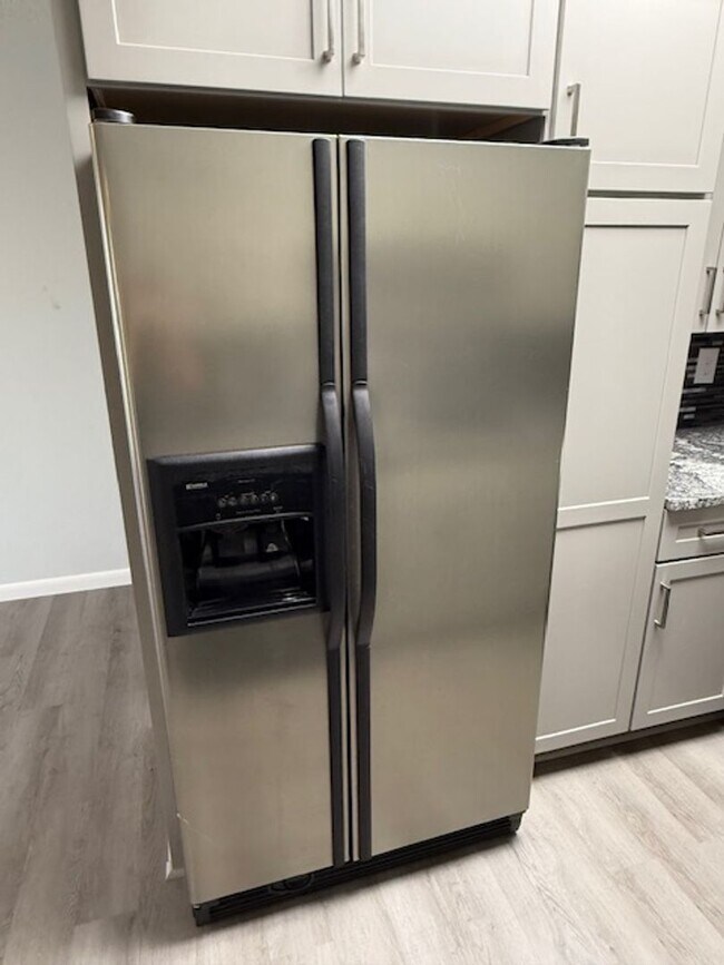 Building Photo - Beautifully remodeled 2 bedroom condo at w...
