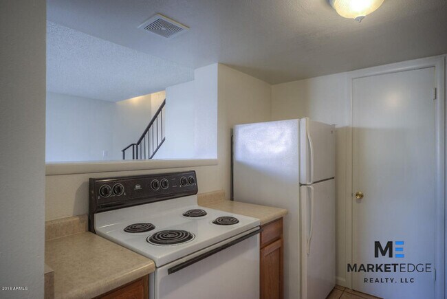 Building Photo - 2Bed/1Bath House at 48th/Broadway! JOIN TH...