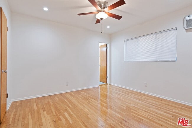 Building Photo - 1333 S Ogden Dr