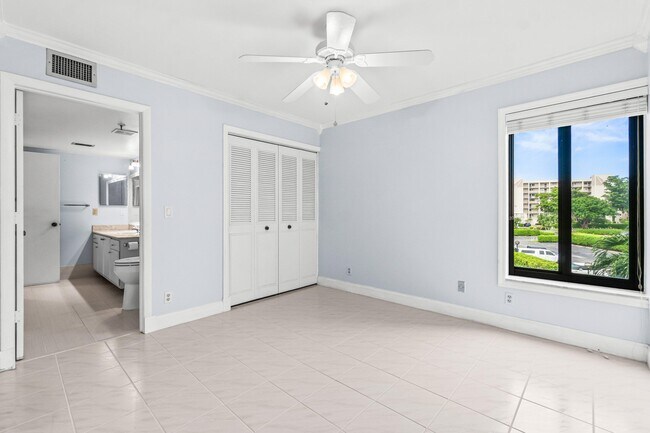 Building Photo - 14475 Strathmore Ln