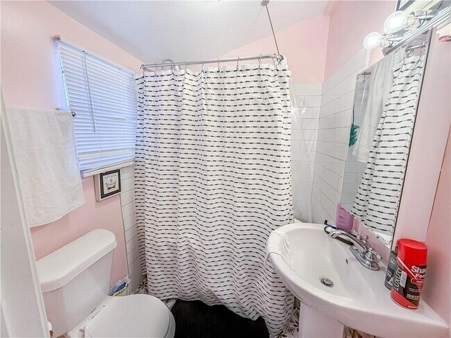 Building Photo - 5721 Royal St