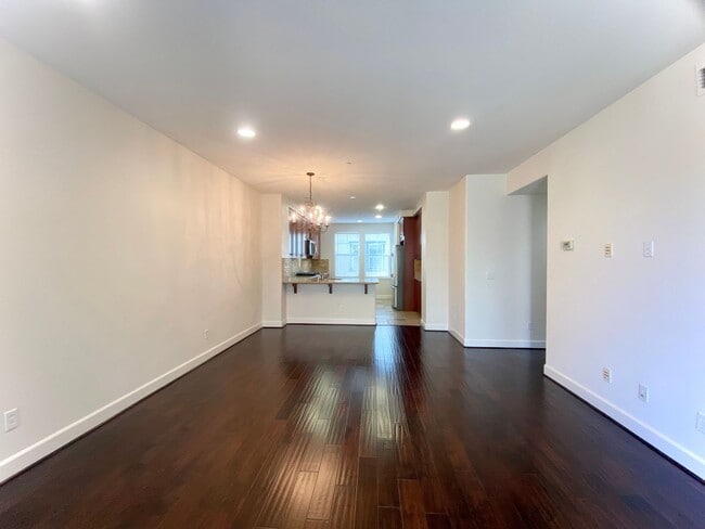 Building Photo - Amazing Townhouse - Warm Springs Fremont!
