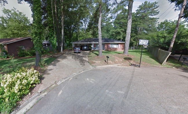 Building Photo - 1645 Camellia Ln