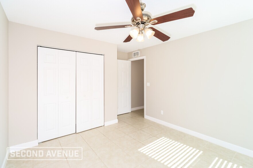 Building Photo - 1222 Alcazar St SE