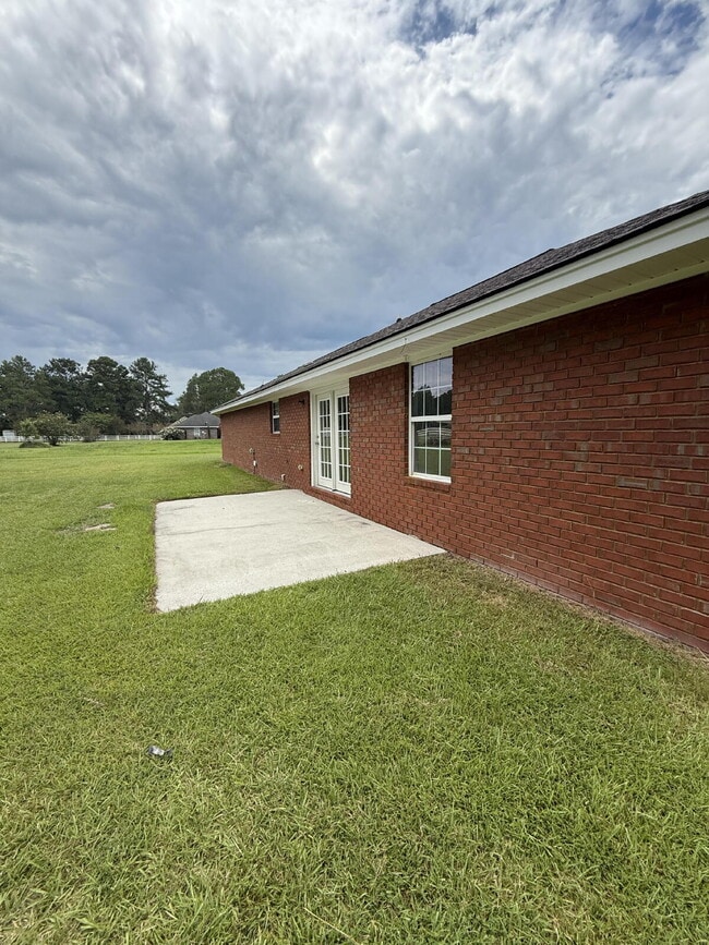 Building Photo - Charming 3-Bedroom Bloomingdale Retreat on over 1 acre!