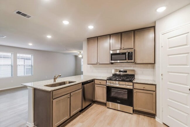 Building Photo - 5608 Poinsettia Pl