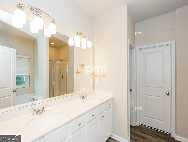 Building Photo - 3654 Madison St