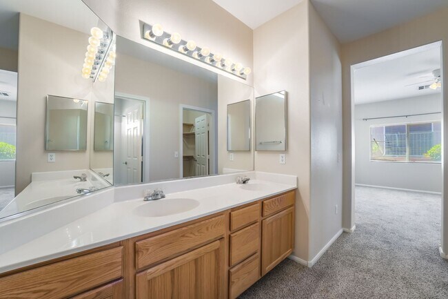 Building Photo - Beautiful Single Story Home with 3 Bedroom...