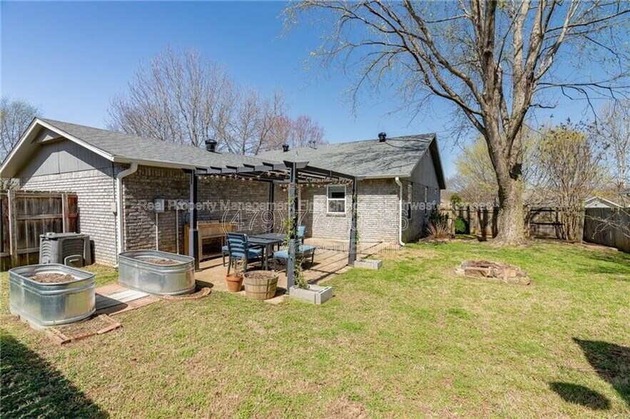 Building Photo - 3231 Shale St