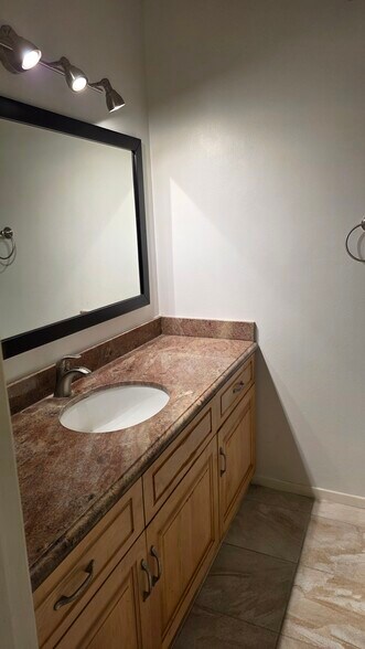 Master Bathroom - 12830 Burbank Blvd