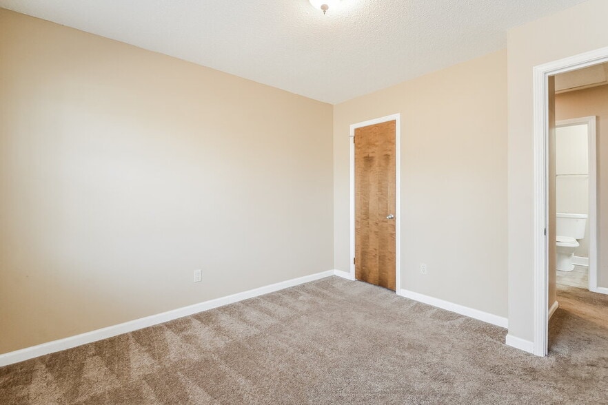 Building Photo - 935 Pine Hill Rd