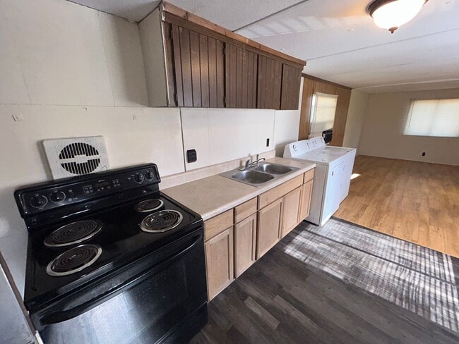 Building Photo - For Rent In Arab