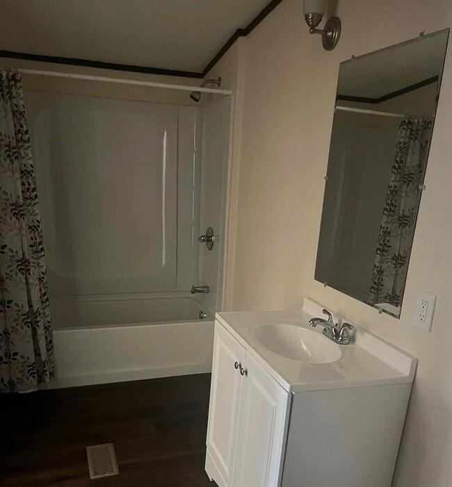 Building Photo - 3 Bed 2 Bath Mobile Home Available for Rent