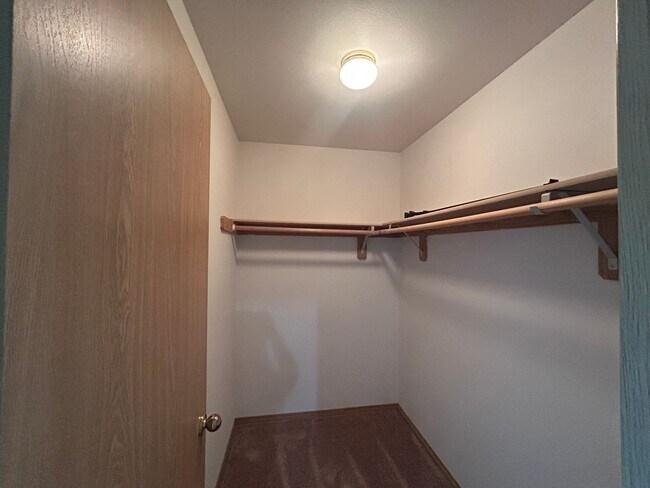 Building Photo - Beautiful 4 bd 3 bath w/ 2-car Garage Home...