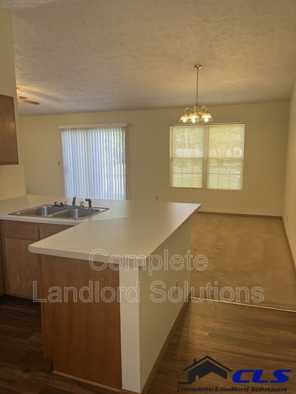 Building Photo - 550 College Ave