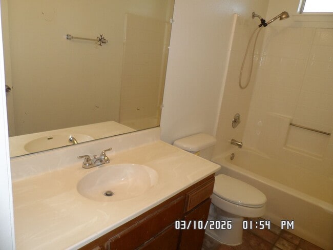 Building Photo - 3 Bedrooms, 1.75 Bathrooms, Approx. 1542 sq. ft., 2 Car Garage, Covered Patio, Large Fenced Corne...