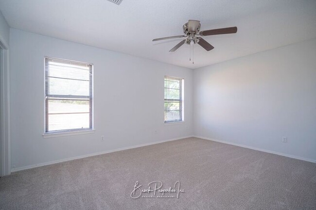 Building Photo - 7811 Woodpointe Dr