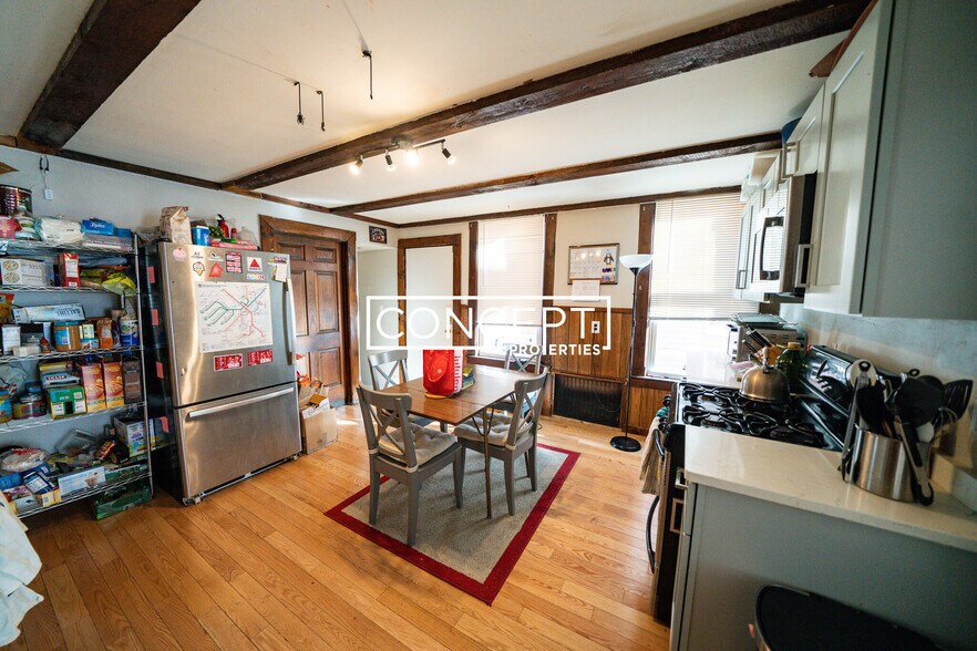 Building Photo - 154 Calumet St