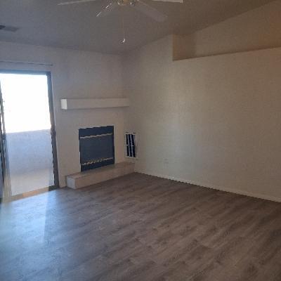 Building Photo - 985 E Mingus Ave